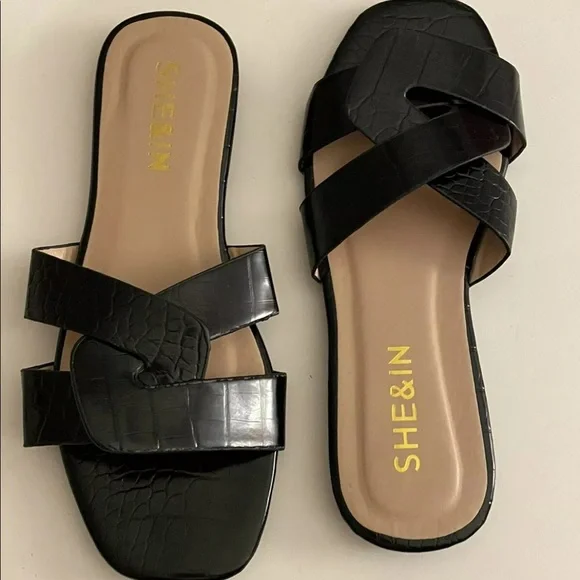 ❗️SOLD❗️New! Croc embossed black slide sandals - Picture 3 of 7